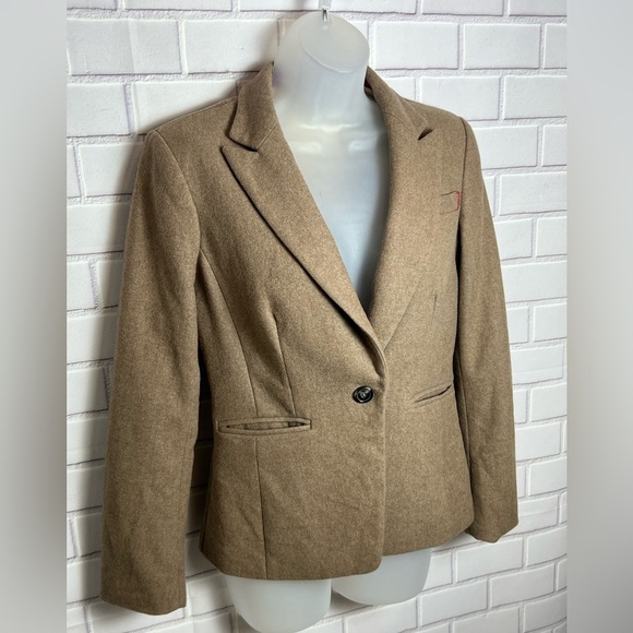 BANANA REPUBLIC Tailored Tan Wool-Blend Blazer/size 6P - Picture 5 of 13